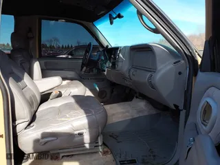 1998 Chevrolet Tahoe with VIN 3GNEK18R2WG122041, listed as a IAAI auction lot 41543943 with 106,978 mi miles. Bid and sale history available at carsss.com. Image 5.