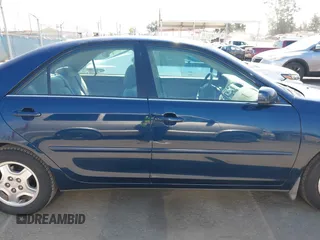 2003 Toyota Camry LE z VIN 4T1BF32K93U050590, wystawiony jako IAAI lot #42300405 z przebiegiem 146 510 mil mil oraz . Historia ofert i sprzedaży dostępna na DreamBid. Obrazek 13.