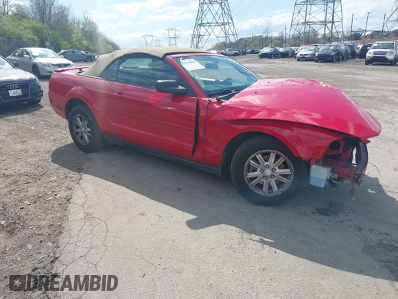 2008 Ford Mustang Deluxe with VIN 1ZVHT84N585152012, listed as a IAAI auction lot 42041018 with 87,513 mi miles and . Bid and sale history available at DreamBid. Image 1.