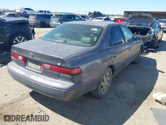 1998 Toyota Camry LE z VIN JT2BF22K6W0117441, wystawiony jako IAAI lot #41720451 z przebiegiem Nie podano mil oraz . Historia ofert i sprzedaży dostępna na DreamBid. Obrazek 4.