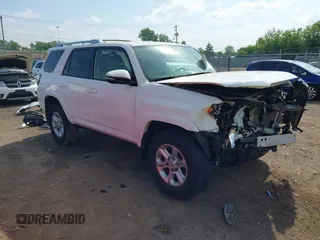 2018 Toyota 4Runner SR5 z VIN JTEBU5JR7J5529002, wystawiony jako IAAI lot #42238283 z przebiegiem 19 243 mil mil oraz . Historia ofert i sprzedaży dostępna na DreamBid. Obrazek 1.