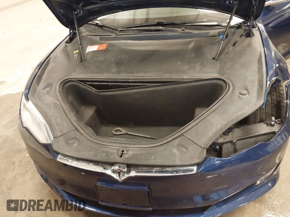 2018 Tesla Model S 75D with VIN 5YJSA1E24JF276044, listed as a IAAI auction lot 41798530 with 53,462 mi miles and . Bid and sale history available at DreamBid. Image 10.