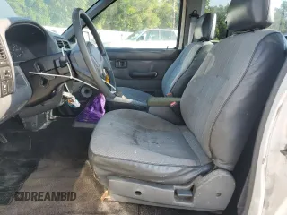 1995 Nissan Frontier XE z VIN 1N6HD16S2SC336866, wystawiony jako Copart lot #56041925 z przebiegiem 187 337 mil mil oraz Szkoda całkowita • Salvage title. Historia ofert i sprzedaży dostępna na DreamBid. Obrazek 7.