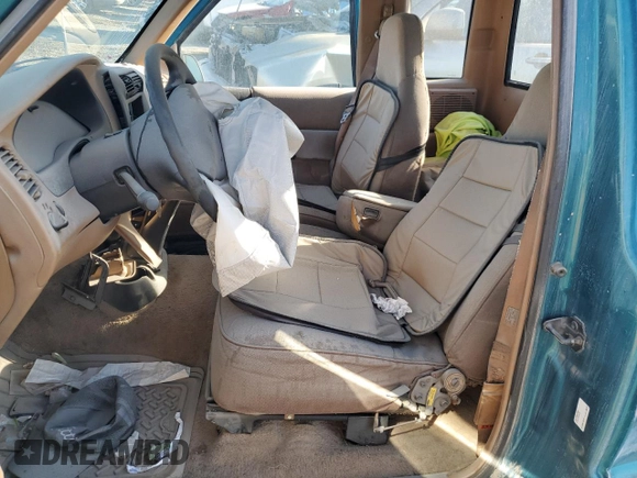 1995 Ford Ranger XL z VIN 1FTCR14A3SPA94820, wystawiony jako Copart lot #86786014 z przebiegiem Nie podano mil oraz Nie do naprawy • Non repairable. Historia ofert i sprzedaży dostępna na DreamBid. Obrazek 7.