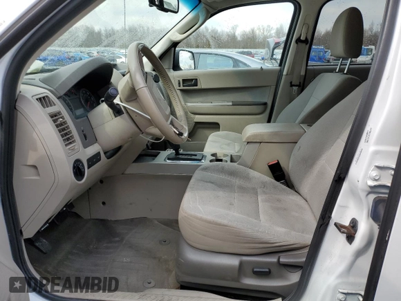 2012 Ford Escape XLT z VIN 1FMCU9DG9CKC69762, wystawiony jako Copart lot #49104075 z przebiegiem 92 937 mil mil oraz Szkoda całkowita • Salvage title. Historia ofert i sprzedaży dostępna na DreamBid. Obrazek 7.