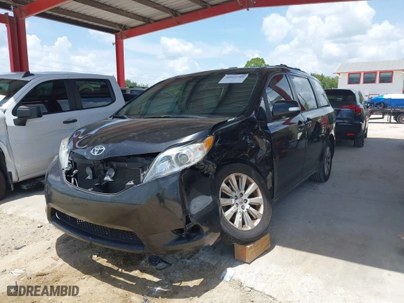 2014 Toyota Sienna XLE with VIN 5TDYK3DC2ES423847, listed as a IAAI auction lot 40001988 with 130,731 mi miles. Bid and sale history available at carsss.com. Image 17.