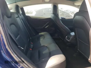 2020 Tesla Model 3 Long Range z VIN 5YJ3E1EB7LF647614, wystawiony jako Copart lot #51316115 z przebiegiem 54 917 mil mil oraz Szkoda całkowita • Salvage title. Historia ofert i sprzedaży dostępna na DreamBid. Obrazek 11.