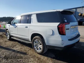 2021 GMC Yukon XL SLT with VIN 1GKS1GKD3MR317310, listed as a Copart auction lot 86369064 with 131,881 mi miles and Salvage Title. Bid and sale history available at carsss.com. Image 2.