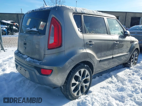 2013 Kia Soul ! with VIN KNDJT2A69D7558243, listed as a IAAI auction lot 41266545 with 192,503 mi miles. Bid and sale history available at carsss.com. Image 4.