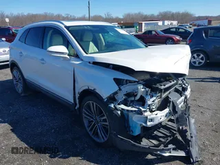 2015 Lincoln MKC with VIN 5LMTJ2AH8FUJ31911, listed as a IAAI auction lot 41735017 with 76,332 mi miles. Bid and sale history available at carsss.com. Image 1.