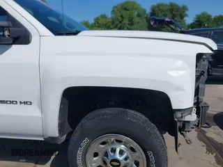 2015 Chevrolet Silverado 3500HD with VIN 1GC2CYEG0FZ534639, listed as a IAAI auction lot 42080526 with 245,795 mi miles and . Bid and sale history available at DreamBid. Image 18.