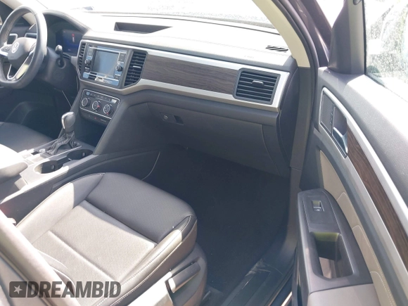 2022 Volkswagen Atlas SE with VIN 1V2DP2CA9NC542764, listed as a IAAI auction lot 42169444 with 33,506 mi miles and . Bid and sale history available at DreamBid. Image 5.