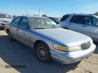 1997 Mercury Grand Marquis GS z VIN 2MELM74W8VX732893, wystawiony jako IAAI lot #41372885 z przebiegiem 190 094 mil mil oraz . Historia ofert i sprzedaży dostępna na DreamBid. Obrazek 1.