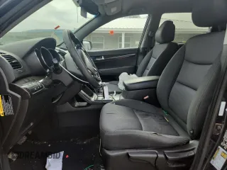 2012 Kia Sorento LX z VIN 5XYKT4A67CG237867, wystawiony jako Copart lot #59290895 z przebiegiem 276 190 mil mil oraz Szkoda całkowita • Salvage title. Historia ofert i sprzedaży dostępna na DreamBid. Obrazek 7.