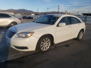 2012 Chrysler 200 Touring z VIN 1C3CCBBB9CN210364, wystawiony jako Copart lot #42029805 z przebiegiem 160 461 mil mil oraz Tytuł czysty. Historia ofert i sprzedaży dostępna na DreamBid. Obrazek 1.