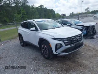 2025 Hyundai Tucson SEL z VIN 5NMJB3DEXSH516827, wystawiony jako IAAI lot #42120346 z przebiegiem 2 819 mil mil oraz . Historia ofert i sprzedaży dostępna na DreamBid. Obrazek 1.