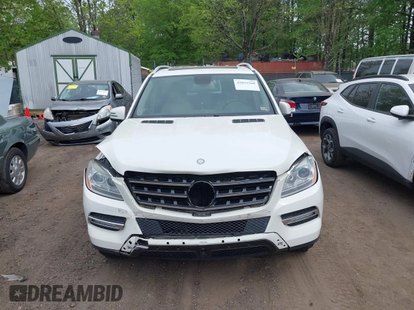 2012 Mercedes-Benz M ML 350 with VIN 4JGDA5HB1CA063846, listed as a IAAI auction lot 42032560 with 175,946 mi miles. Bid and sale history available at carsss.com. Image 12.