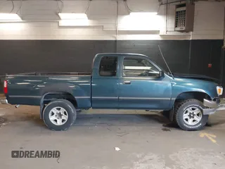 1996 Toyota T100 DX with VIN JT4UN22D2T0020138, listed as a IAAI auction lot 41912550 with 164,007 mi miles. Bid and sale history available at carsss.com. Image 13.