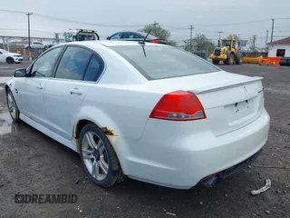 2008 Pontiac G8 z VIN 6G2ER57738L122199, wystawiony jako IAAI lot #42176140 z przebiegiem 183 558 mil mil oraz . Historia ofert i sprzedaży dostępna na DreamBid. Obrazek 3.
