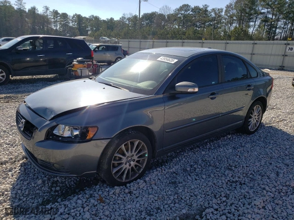 2011 Volvo S40 with VIN YV1672MS3B2538884, listed as a Copart auction lot 43956635 with 201,814 mi miles and Salvage Title. Bid and sale history available at carsss.com. Image 1.