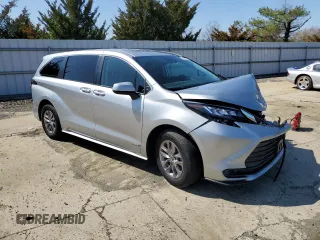 2021 Toyota Sienna LE z VIN 5TDKRKEC3MS023188, wystawiony jako Copart lot #51326975 z przebiegiem Nie podano mil oraz Szkody całkowita. Historia ofert i sprzedaży dostępna na DreamBid. Obrazek 4.