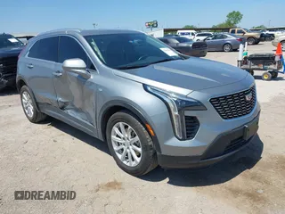 2023 Cadillac XT4 FWD Luxury z VIN 1GYAZAR40PF108965, wystawiony jako IAAI lot #42092800 z przebiegiem 23 229 mil mil oraz . Historia ofert i sprzedaży dostępna na DreamBid. Obrazek 1.