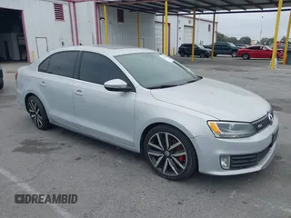2012 Volkswagen Jetta GLI Autobahn с VIN 3VW4A7AJ1CM450205, выставлен на аукционе IAAI как лот 42421504 с пробегом 130 602 миль миль и . История ставок и продаж доступна на DreamBid. Изображение 1.