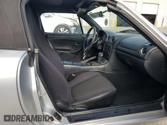 2003 Mazda MX-5 Miata Cloth z VIN JM1NB353630305964, wystawiony jako Copart lot #58517505 z przebiegiem 129 675 mil mil oraz Szkoda całkowita • Salvage title. Historia ofert i sprzedaży dostępna na DreamBid. Obrazek 10.