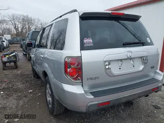 2008 Honda Pilot SE with VIN 5FNYF283X8B020295, listed as a IAAI auction lot 41737578 with 210,998 mi miles. Bid and sale history available at carsss.com. Image 3.