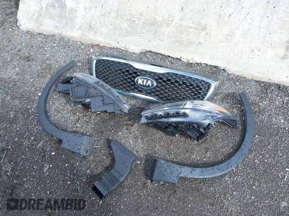 2016 Kia Sorento EX with VIN 5XYPHDA54GG129890, listed as a IAAI auction lot 41689416 with 72,075 mi miles. Bid and sale history available at carsss.com. Image 12.