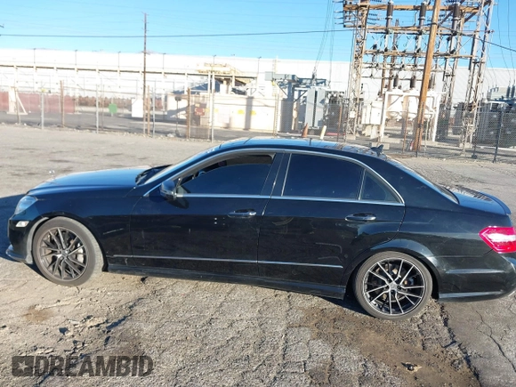 2013 Mercedes-Benz E 550 Sport z VIN WDDHF9BBXDA716236, wystawiony jako IAAI lot #41411124 z przebiegiem 159 401 mil mil oraz . Historia ofert i sprzedaży dostępna na DreamBid. Obrazek 15.