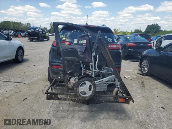2018 Jeep Cherokee Limited z VIN 1C4PJMDB9JD599473, wystawiony jako Copart lot #63314894 z przebiegiem Nie podano mil oraz Szkoda całkowita • Salvage title. Historia ofert i sprzedaży dostępna na DreamBid. Obrazek 6.