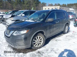 2017 Nissan Rogue SV z VIN KNMAT2MV0HP608665, wystawiony jako IAAI lot #41527630 z przebiegiem 91 335 mil mil oraz . Historia ofert i sprzedaży dostępna na DreamBid. Obrazek 2.