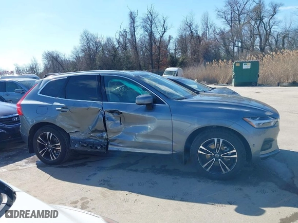 2018 Volvo XC60 Momentum with VIN LYV102RK5JB077990, listed as a IAAI auction lot 41640623 with 95,471 mi miles. Bid and sale history available at carsss.com. Image 13.
