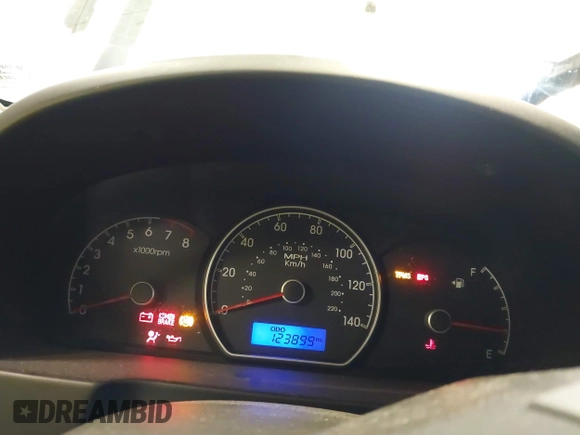 2010 Hyundai Elantra GLS z VIN KMHDU4AD4AU194570, wystawiony jako IAAI lot #42263642 z przebiegiem 123 899 mil mil oraz . Historia ofert i sprzedaży dostępna na DreamBid. Obrazek 7.