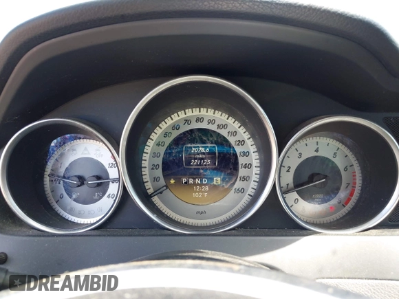 2012 Mercedes-Benz C 300 Sport z VIN WDDGF8BB9CR195595, wystawiony jako IAAI lot #42733339 z przebiegiem 221 125 mil mil oraz . Historia ofert i sprzedaży dostępna na DreamBid. Obrazek 7.