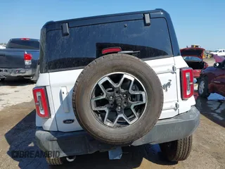 2024 Ford Bronco Outer Banks с VIN 1FMDE8BH3RLB55220, выставлен на аукционе IAAI как лот 42290827 с пробегом 9 415 миль миль и . История ставок и продаж доступна на DreamBid. Изображение 16.