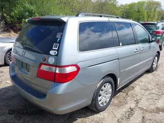 2006 Honda Odyssey EX-L with VIN 5FNRL38656B057877, listed as a IAAI auction lot 42199036 with 284,020 mi miles and . Bid and sale history available at carsss.com. Image 4.