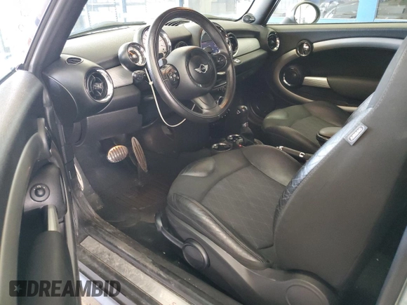 2012 MINI Convertible S с VIN WMWZP3C55CT249664, выставлен на аукционе Copart как лот 63120145 с пробегом 59 197 миль миль и Списание • Salvage title. История ставок и продаж доступна на DreamBid. Изображение 8.