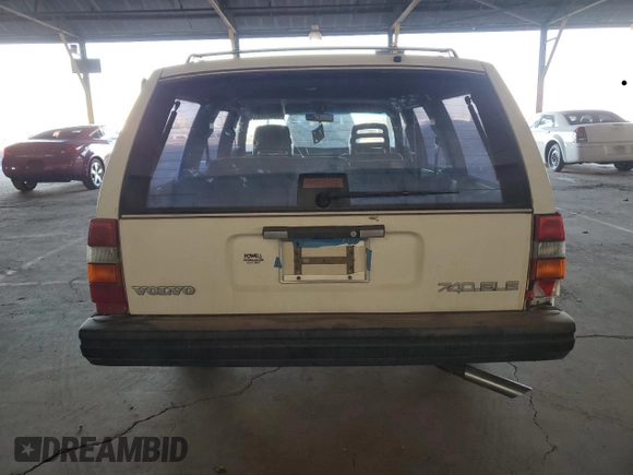 1986 Volvo 740 z VIN YV1FX8855G1054655, wystawiony jako Copart lot #85474964 z przebiegiem 613 550 mil mil oraz Czysty tytuł • Clean title. Historia ofert i sprzedaży dostępna na DreamBid. Obrazek 6.