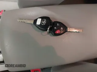 2009 Toyota Camry z VIN 4T1BE46KX9U352465, wystawiony jako IAAI lot #41518299 z przebiegiem 107 348 mil mil oraz . Historia ofert i sprzedaży dostępna na DreamBid. Obrazek 11.