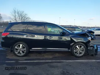 2015 Nissan Pathfinder Platinum z VIN 5N1AR2MM6FC666236, wystawiony jako IAAI lot #41364384 z przebiegiem 117 730 mil mil oraz . Historia ofert i sprzedaży dostępna na DreamBid. Obrazek 13.