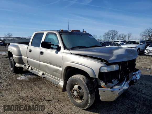 2001 Chevrolet Silverado 3500 LS with VIN 1GCJK33G81F166788, listed as a Copart auction lot 43693315 with 428,170 mi miles and Salvage Title. Bid and sale history available at carsss.com. Image 4.