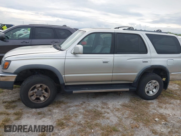 2000 Toyota 4Runner SR5 with VIN JT3GN86R0Y0159931, listed as a IAAI auction lot 40493131 with 200,277 mi miles and . Bid and sale history available at DreamBid. Image 14.