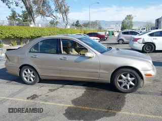 2003 Mercedes-Benz C 320 с VIN WDBRF64JX3F356161, выставлен на аукционе IAAI как лот 41847898 с пробегом 154 973 миль миль и . История ставок и продаж доступна на DreamBid. Изображение 13.