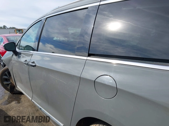 2020 Chrysler Pacifica Limited z VIN 2C4RC1GG4LR140960, wystawiony jako IAAI lot #41718193 z przebiegiem 104 945 mil mil oraz . Historia ofert i sprzedaży dostępna na DreamBid. Obrazek 14.