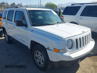 2016 Jeep Patriot Sport SE z VIN 1C4NJPBA3GD813790, wystawiony jako IAAI lot #42012750 z przebiegiem 99 399 mil mil oraz . Historia ofert i sprzedaży dostępna na DreamBid. Obrazek 1.