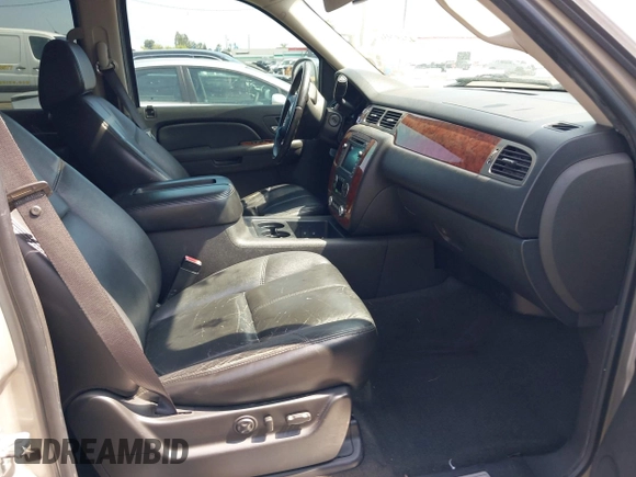 2007 Chevrolet Suburban LT with VIN 3GNFC16017G185557, listed as a IAAI auction lot 42487931 with 103,775 mi miles and . Bid and sale history available at DreamBid. Image 5.