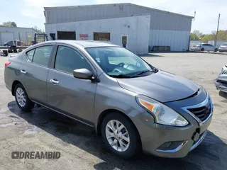 2016 Nissan Versa S z VIN 3N1CN7AP5GL916028, wystawiony jako IAAI lot #41923508 z przebiegiem 113 224 mil mil oraz . Historia ofert i sprzedaży dostępna na DreamBid. Obrazek 1.
