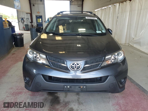 2015 Toyota RAV4 LE z VIN JTMBFREV2FD142982, wystawiony jako Copart lot #65502005 z przebiegiem 52 229 mil mil oraz Szkoda całkowita • Salvage title. Historia ofert i sprzedaży dostępna na DreamBid. Obrazek 5.
